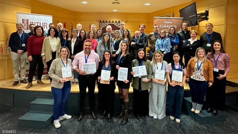 Eleanor Connon y Montserrat Sánchez, alumnis del CETT, premiadas por la REDINTUR